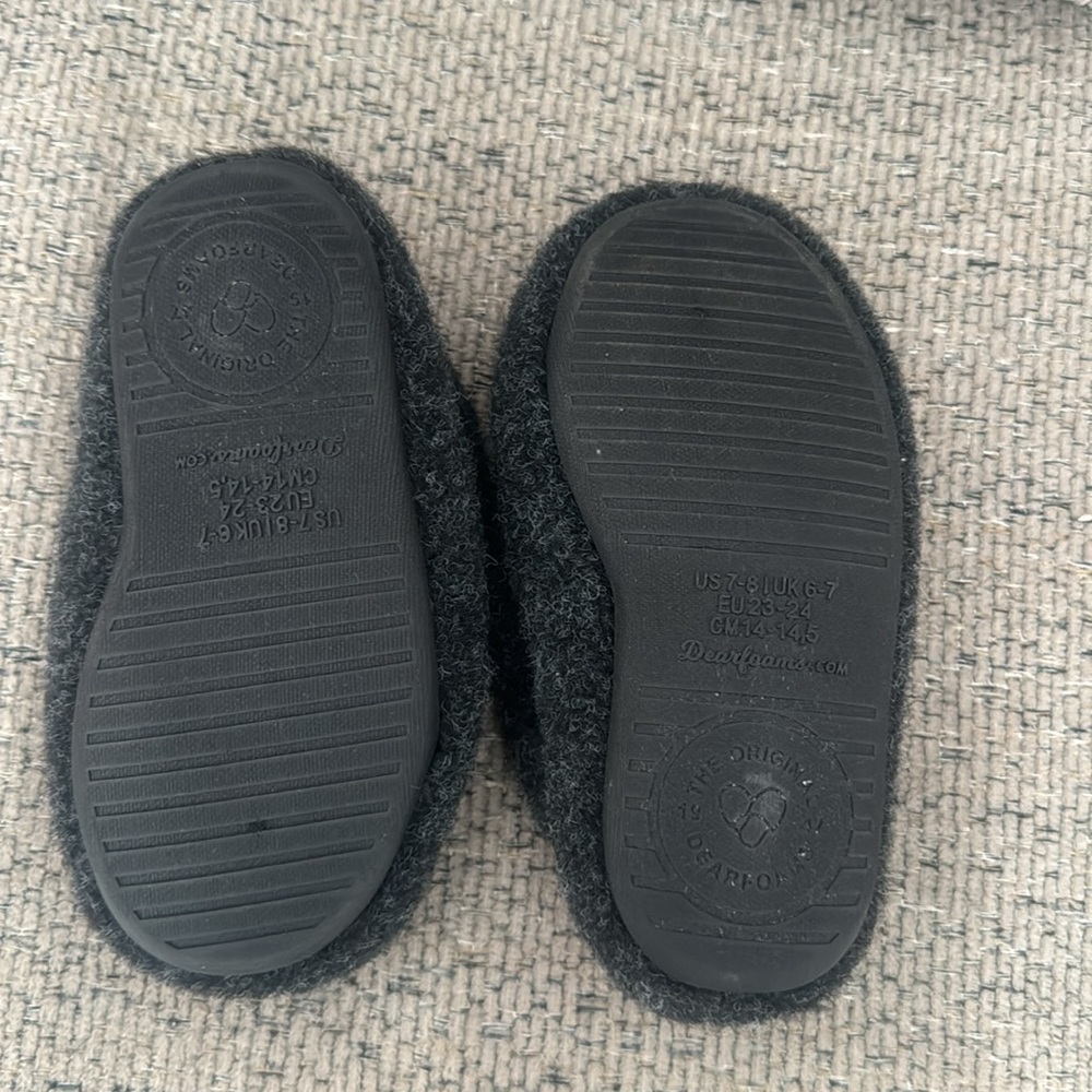 Toddler Dearfoams Toddler slippers. Great condition!! - Picture 3 of 3